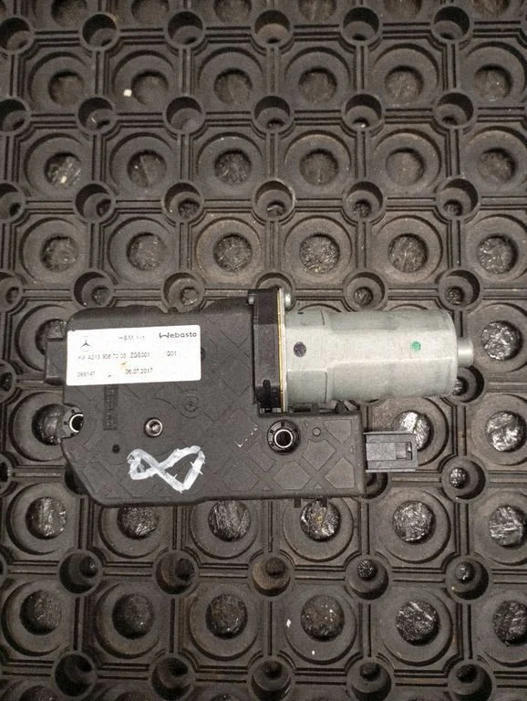 Sunroof motor/actuator – Mercedes-Benz C-Class W205 (2014-2021)