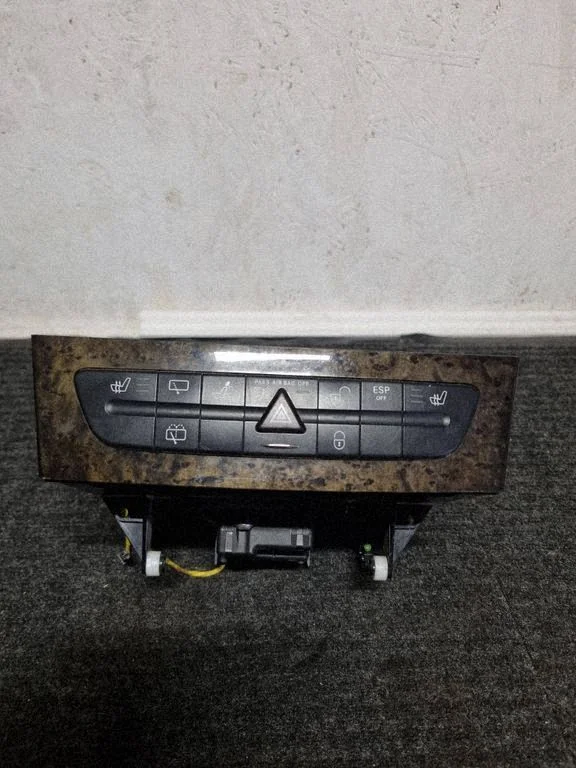 A set of switches – Mercedes-Benz E-Class W211 (2002-2009)