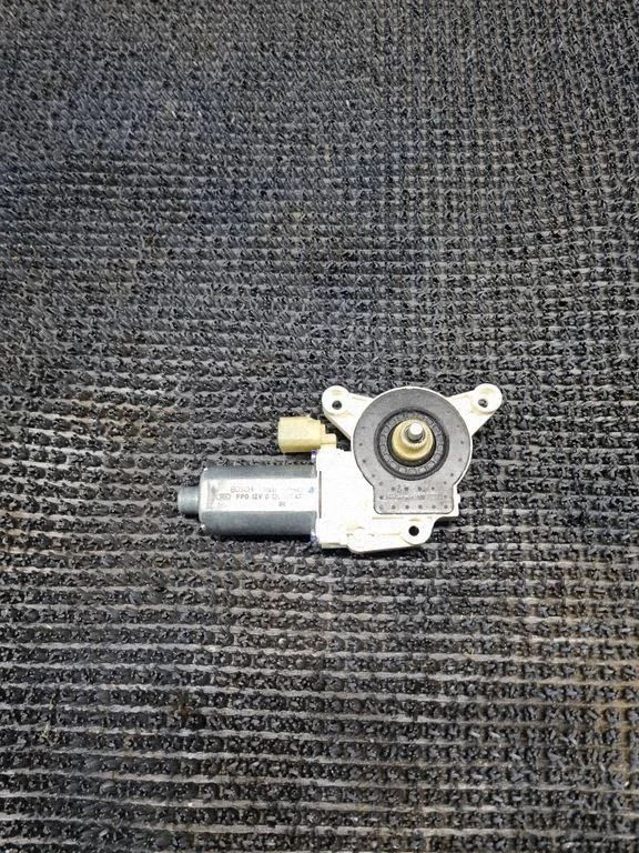 Front door window regulator motor – Chrysler Grand Voyager V (2007-2015)
