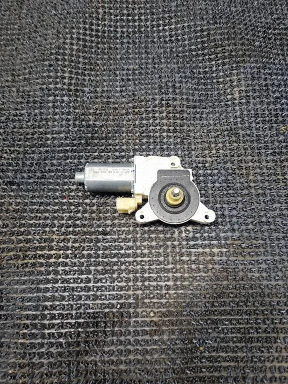 Front door window regulator motor – Chrysler Grand Voyager V (2007-2015)