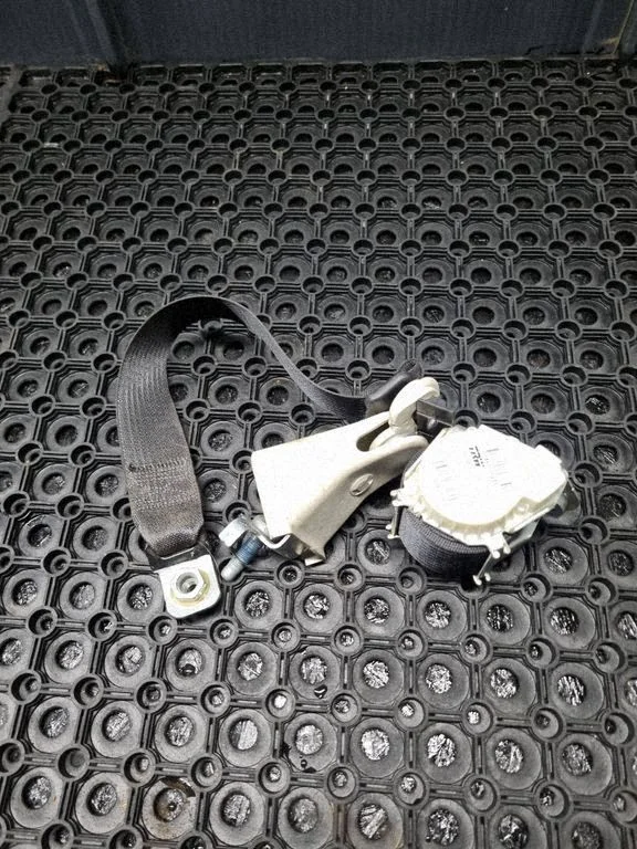Third row seat belt – Chrysler Grand Voyager V (2007-2015)