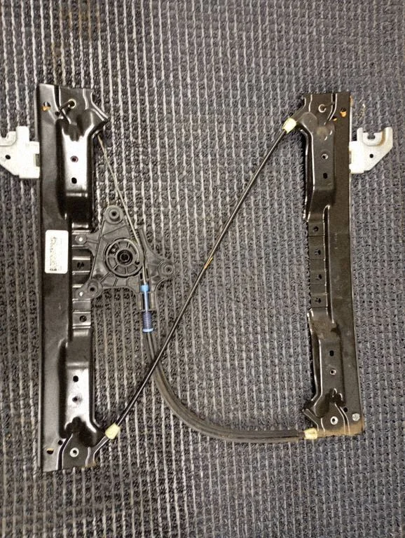 Podnośnik szyby tylnej bez silniczka – Chrysler Grand Voyager V (2007-2015)