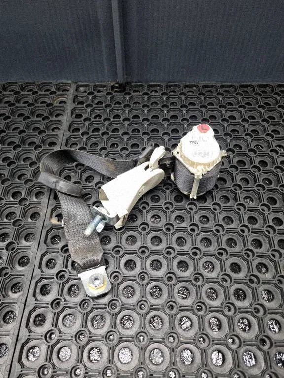 Third row seat belt – Chrysler Grand Voyager V (2007-2015)