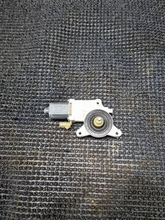 Rear door window regulator motor – Chrysler Grand Voyager V (2007-2015)