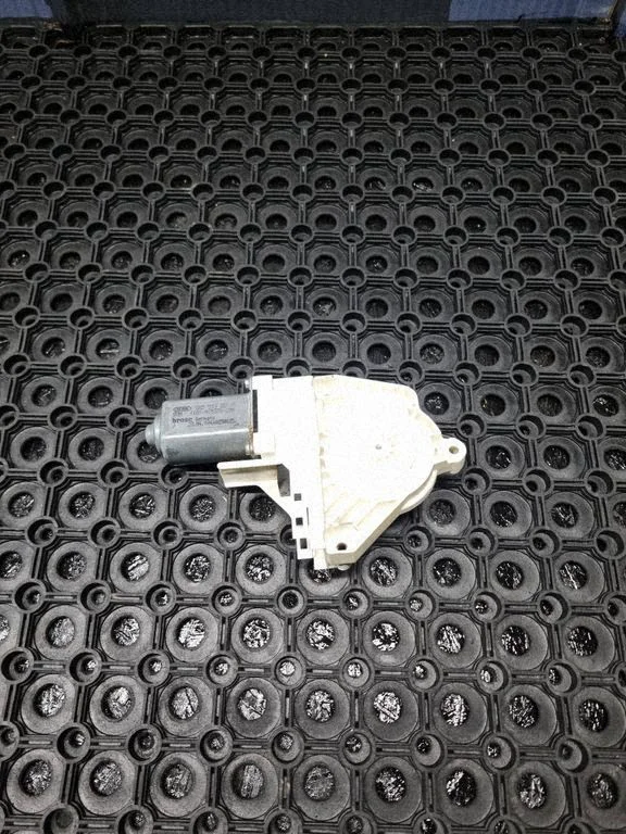 Front door window regulator motor 8K0959801A