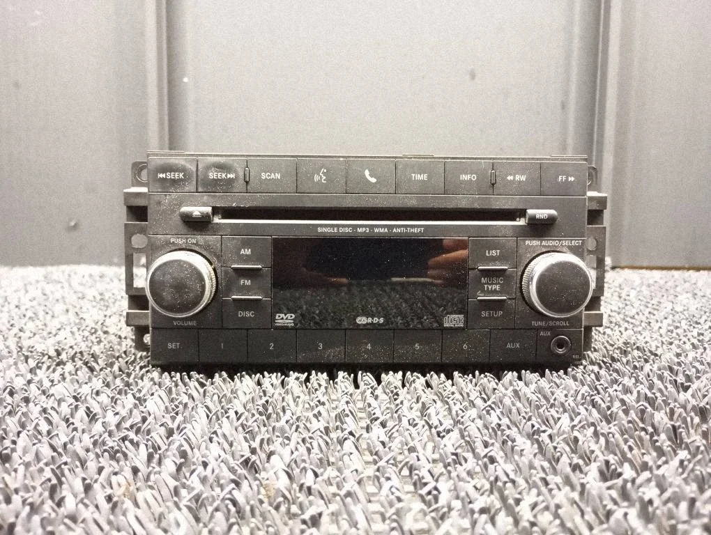 Radio/CD/DVD/GPS head unit 05064954AC