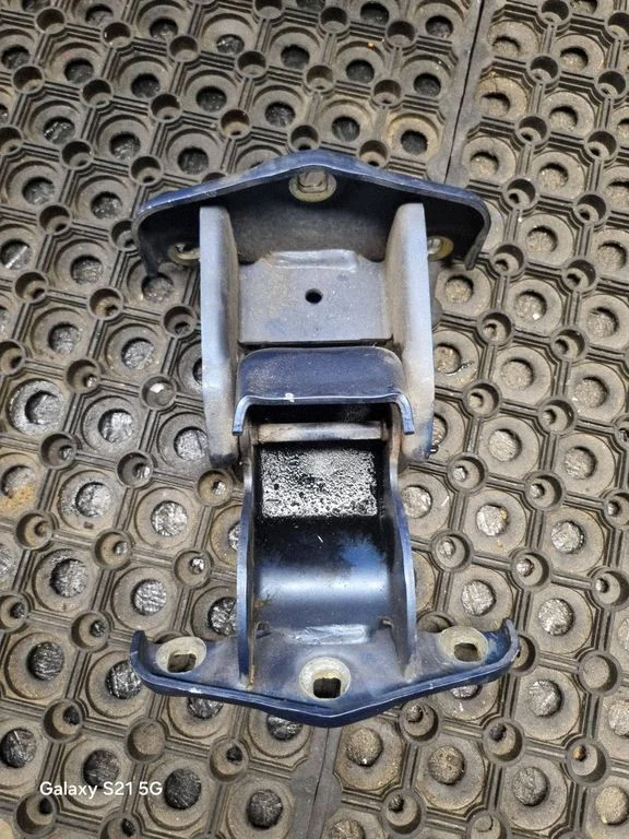 Loading door upper hinge – Renault Trafic II (X83) (2001-2014)