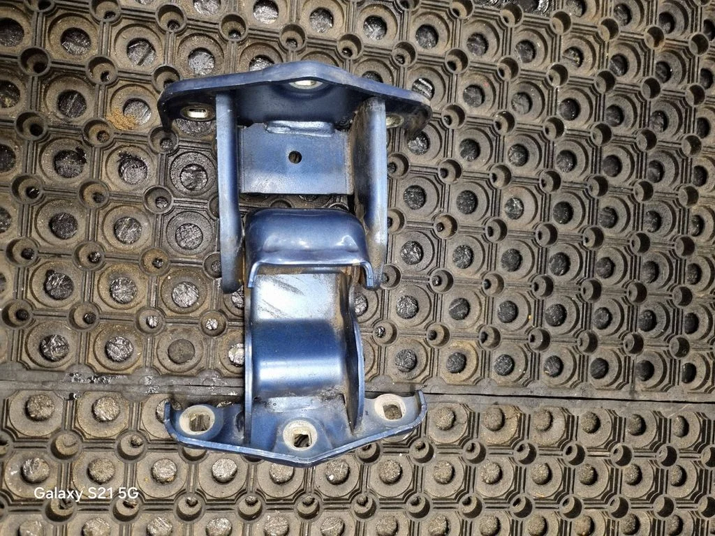 Loading door upper hinge – Renault Trafic II (X83) (2001-2014)