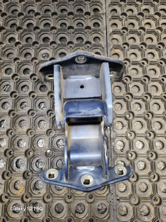 Loading door upper hinge – Renault Trafic II (X83) (2001-2014)