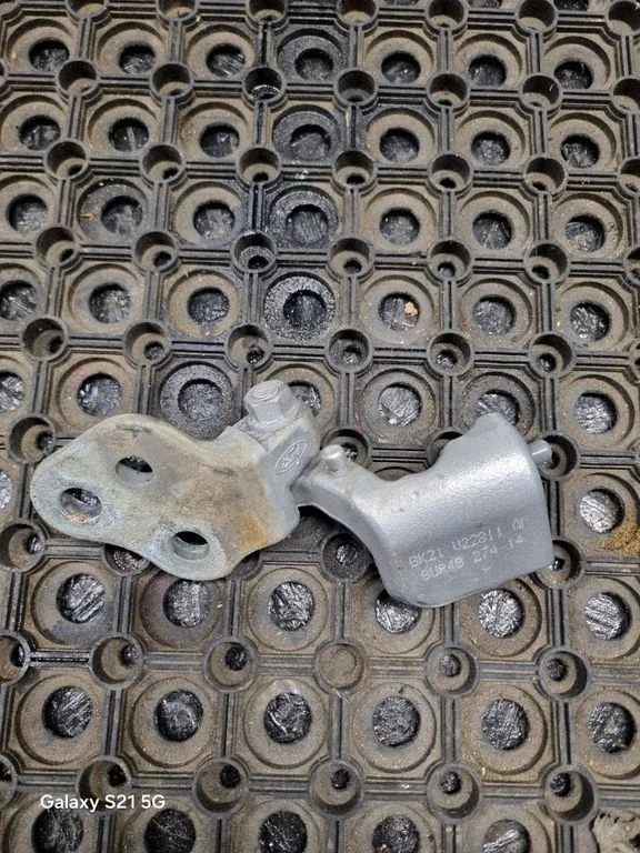 Front door upper hinge – Ford Transit Custom (2013-2023)