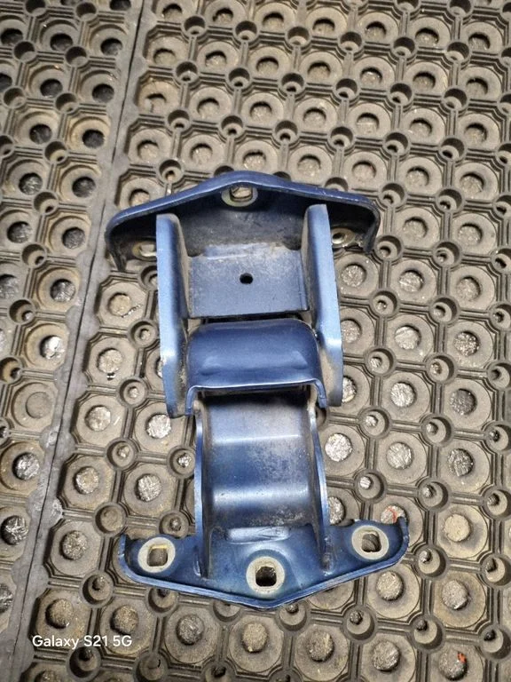 Loading door upper hinge – Renault Trafic II (X83) (2001-2014)