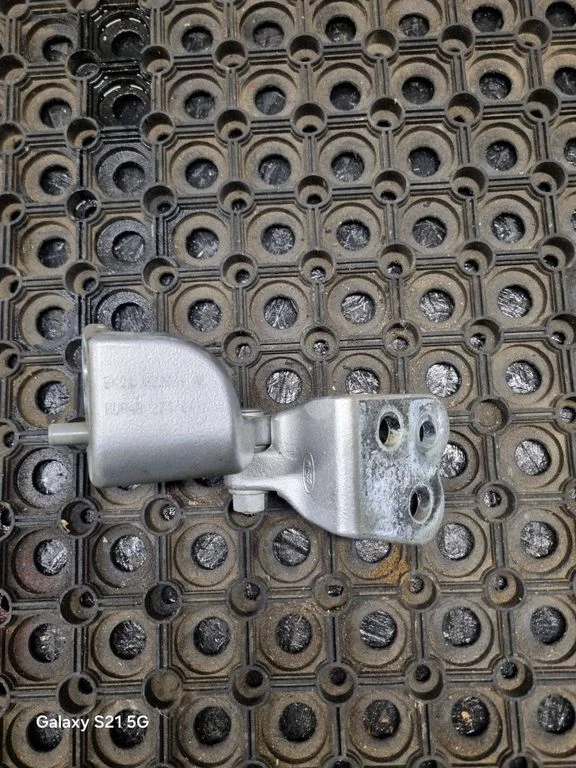 Front door lower hinge – Ford Transit Custom (2013-2023)