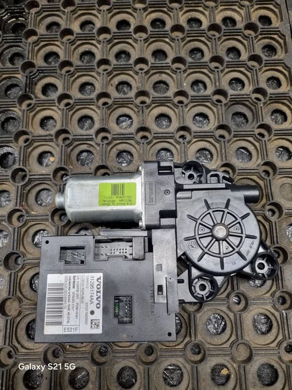 Front door window regulator motor – Volvo V50 (2008-2012)