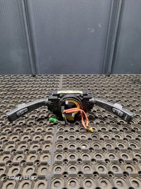 Wiper turn signal indicator stalk/switch P30798628