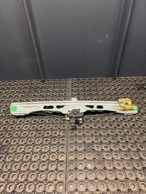 Front window lifting mechanism without motor – Ford Transit Custom (2013-2023)