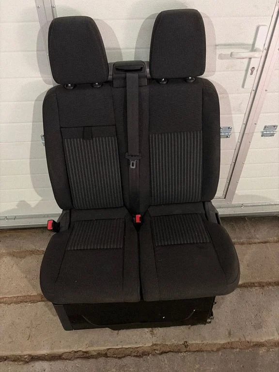 Eesmine kaheistmeline iste – Ford Transit Custom (2013-2023)