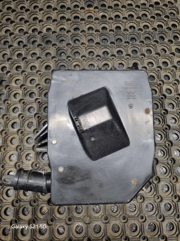 Engine control unit box – Volvo V50 (2008-2012)