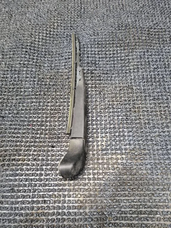 Rear wiper blade arm – Volvo V50 (2004-2007)