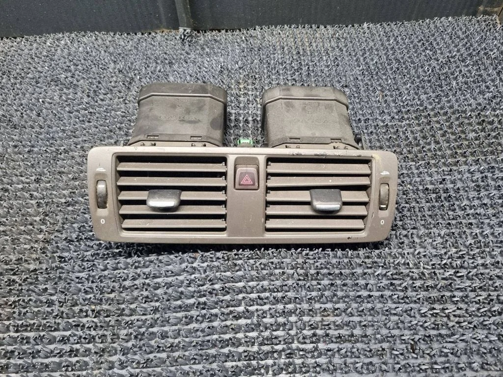 Dash center air vent grill 30739296