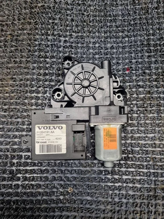 Rear door window regulator motor – Volvo V50 (2008-2012)