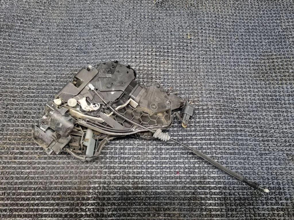 Tagaukse lukk – Volvo V50 (2008-2012)