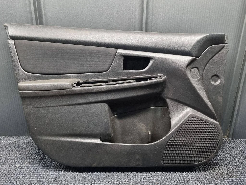 Eesmiste uste sisevooder – Subaru XV I (2011-2018)