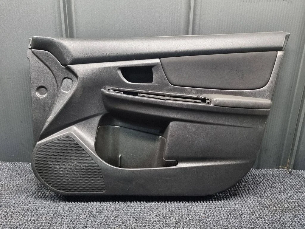 Eesmiste uste sisevooder – Subaru XV I (2011-2018)
