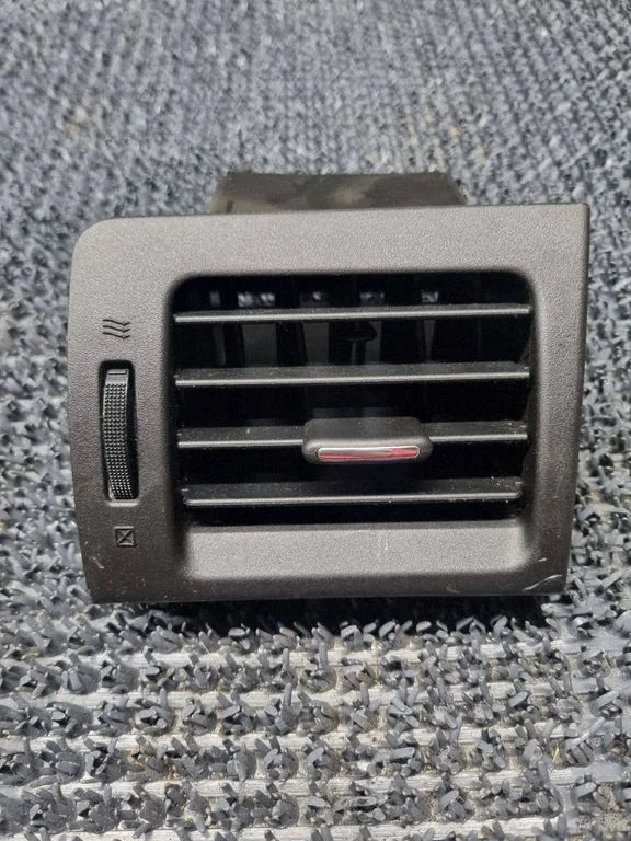 Dashboard side air vent grill/cover trim 66110FJ020