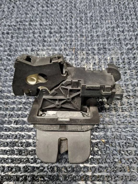 Tailgate/trunk/boot lock/catch/latch – Audi A3 S3 8P (2003-2012)