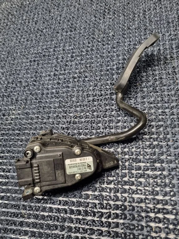 Accelerator throttle pedal 7M4721603E