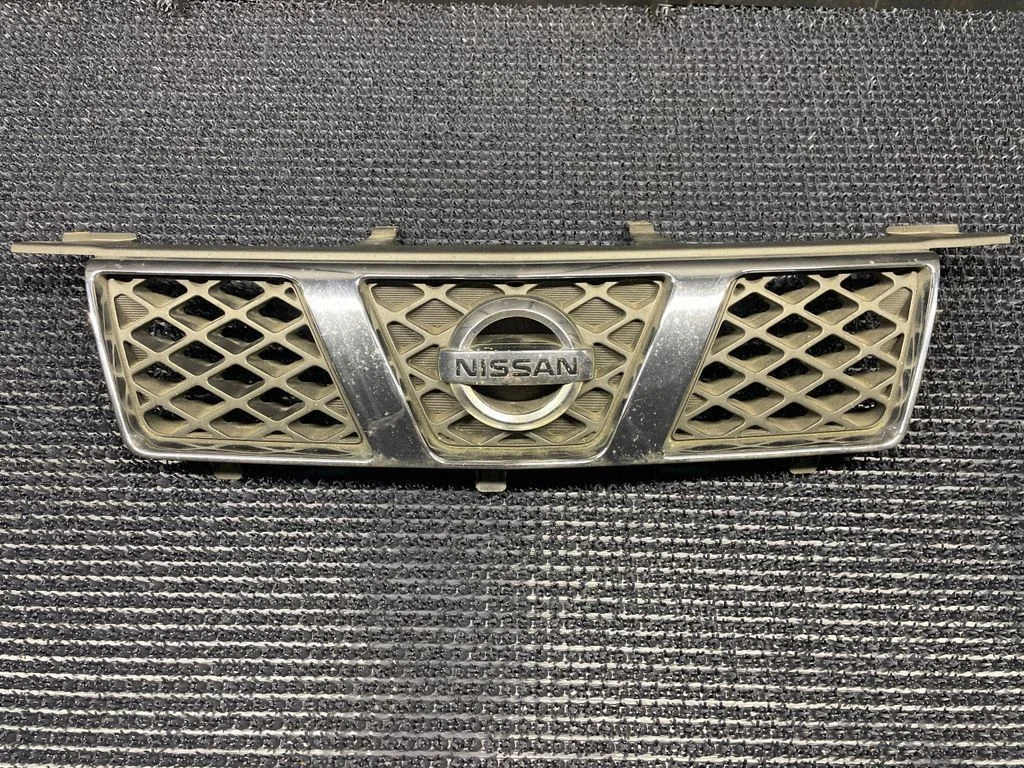 Front bumper upper radiator grill – Nissan X-Trail T30 (2001-2007)