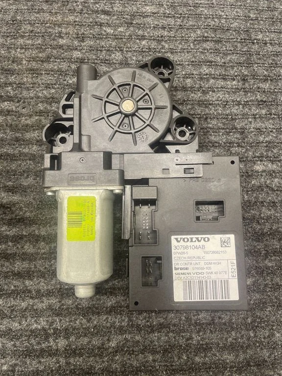 Front door window regulator motor – Volvo V50 (2008-2012)