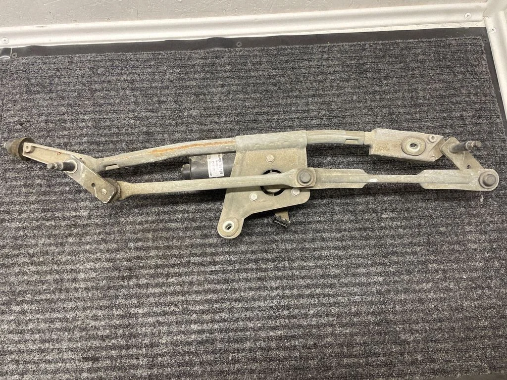 Front wiper linkage and motor 8648343
