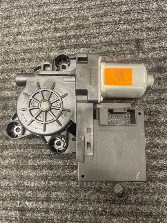 Rear door window regulator motor – Volvo V50 (2008-2012)
