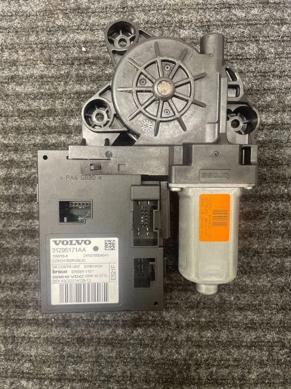 Front door window regulator motor – Volvo V50 (2008-2012)