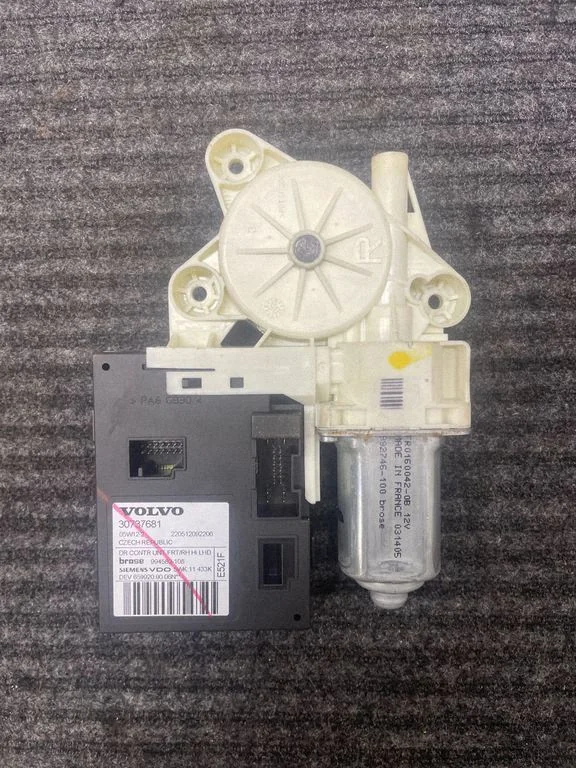 Front door window regulator with motor R01600420B