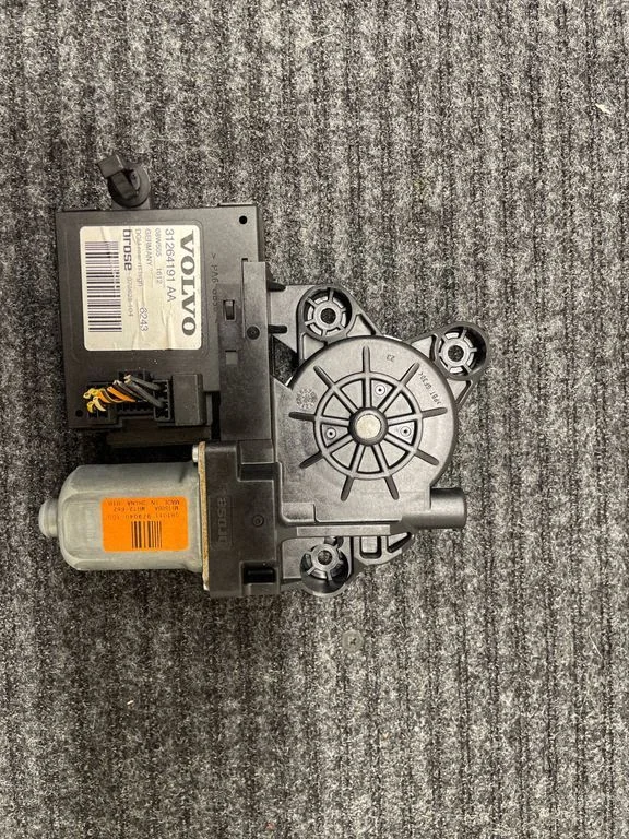 Rear door window regulator motor – Volvo V50 (2008-2012)