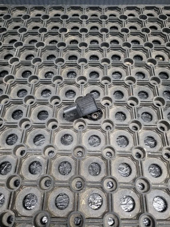 Air pressure sensor 0281006108