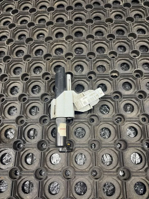 Headlight washer spray nozzle 7S7113L015BA