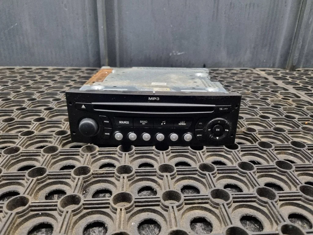Radio/CD/DVD/GPS head unit A2C53250019