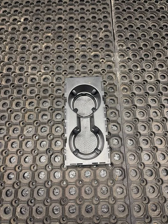 Cup holder – Volkswagen e-Golf (2014-)