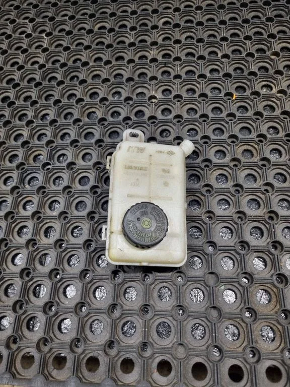 Brake fluid reservoir 93866108