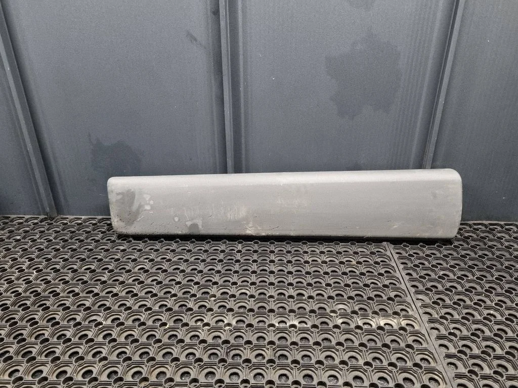 Esiukse liist (mold) 8200036088