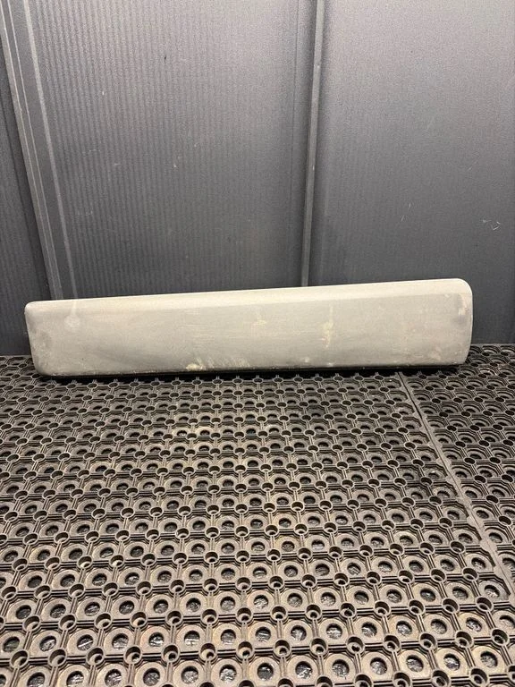 Esiukse liist (mold) 8200036088