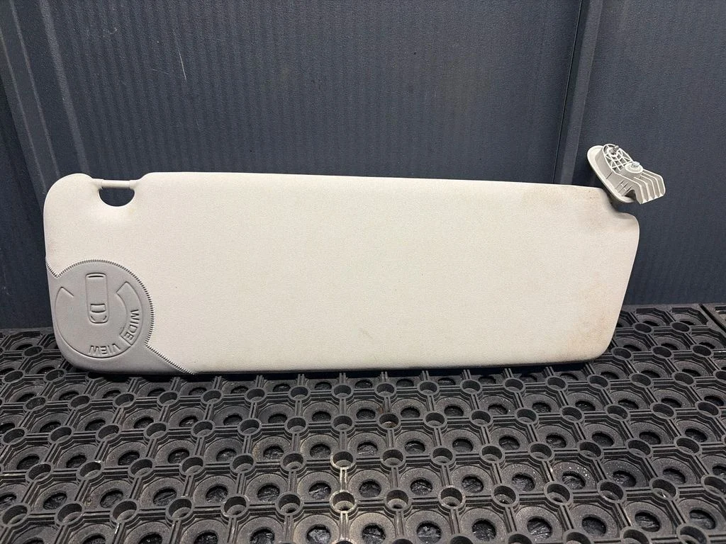 Sun visor
