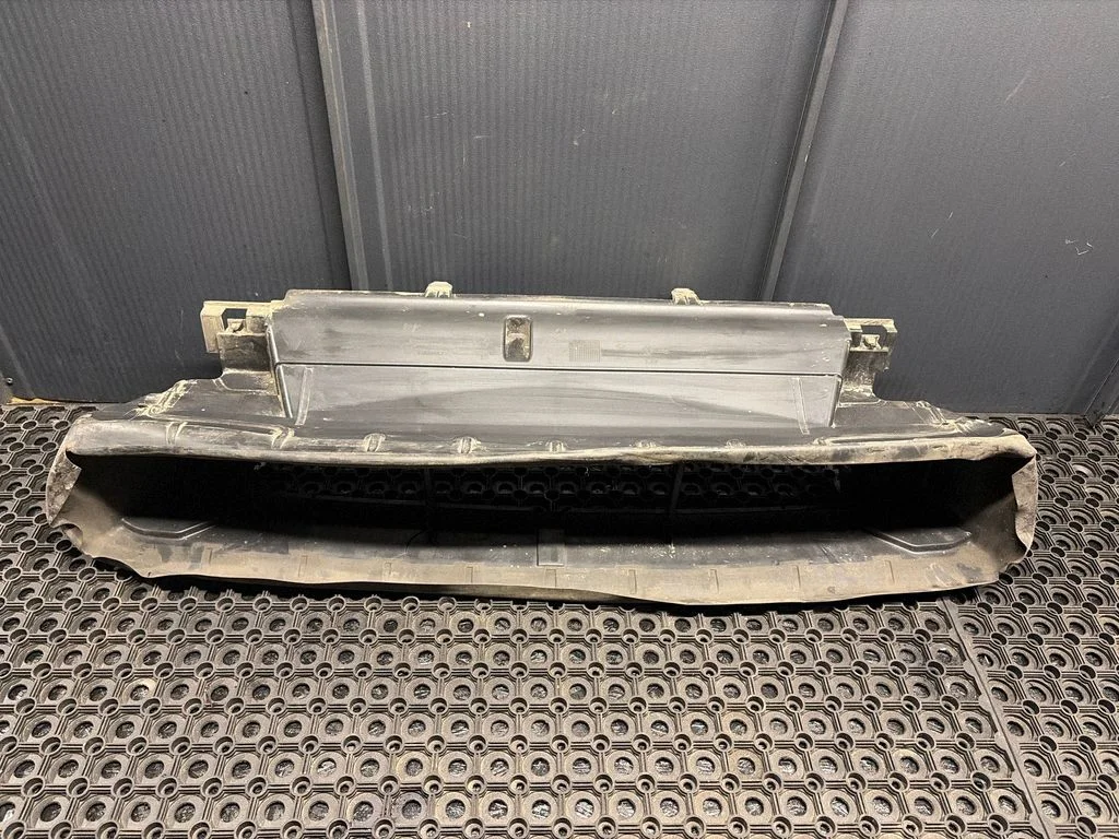 Intercooler air channel guide 214772888R