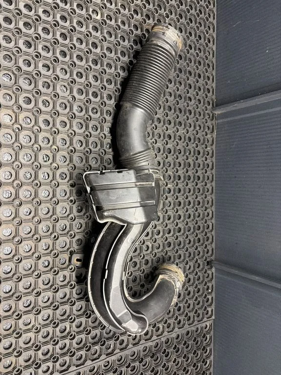 Air intake hose/pipe 165755972R