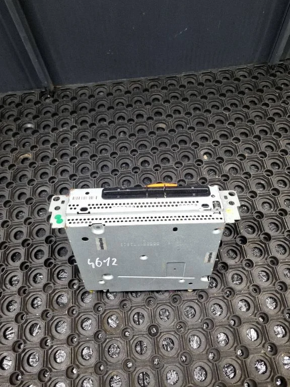 Radio/CD/DVD/GPS head unit 9139895