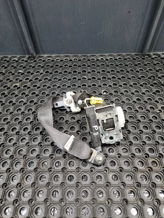 Front seatbelt – Chrysler Town & Country V (2008-2016)