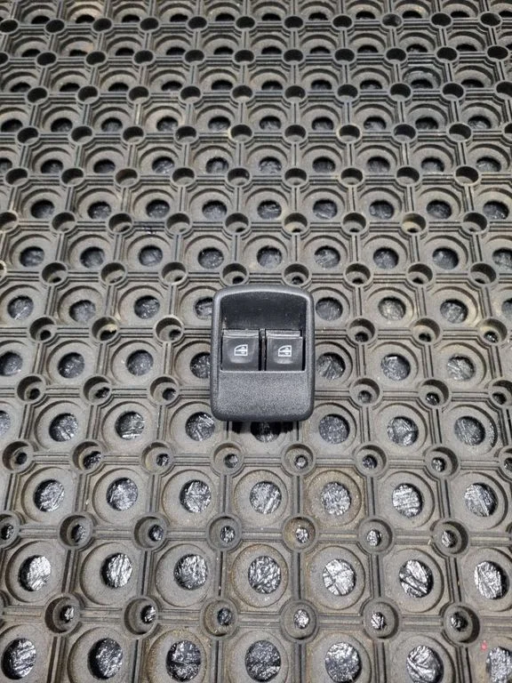 Electric window control switch – Renault Trafic III (X82) (2014-)